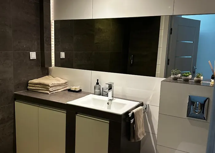 Dobra Z Parkingiem, Wifi, Self-check In, Galeria Handlowa 아파트